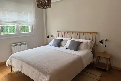 2-bedroom apartment with garden & parking