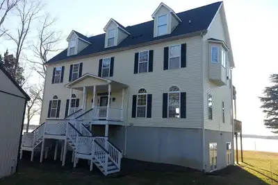 Image de Waterfront 6-bedroom house with WiFi, dock and 2 hours from Nova/Richmond