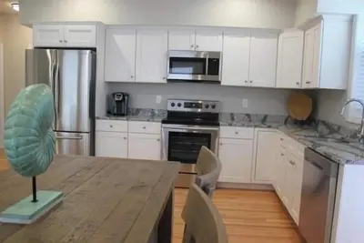 Image de 2 Bedroom Condo, Close to Town and the Beach