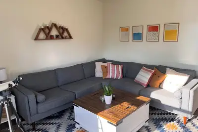 Image de Cozy 2-bdrm in village of Potsdam. Walk to downtown, directly on the river.