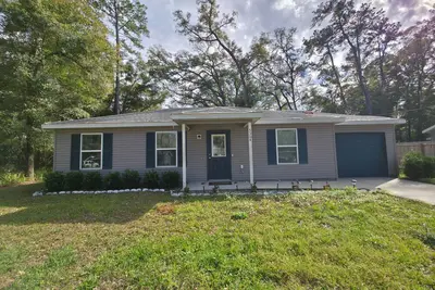 Image de Charming 3-bedroom estate in wonderful Ocala with WiFi, Ac, Tv, and Work space.