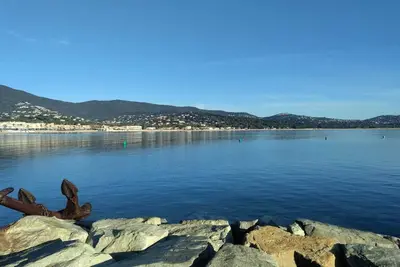 Image de Lumineux T2, 2* à Cavalaire 3 min à pied plage et centre, terrasse, parking