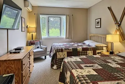 Image de Mountain view efficiency: walk to slopes & town, pool, gym, rec room