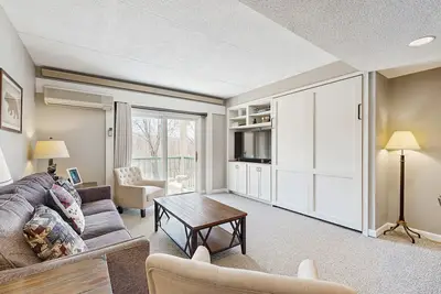 Image de Walk to ski lifts & downtown! Studio w/ pool, hot tub & rec room