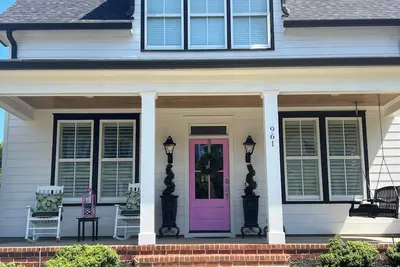 Image de 3-Bed, 3. 5-Bath Home Just 5 Miles from Golf Course in a Stunning Neighborhood!