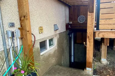 Image de Cozy, quiet, basement retreat in Sw Calgary