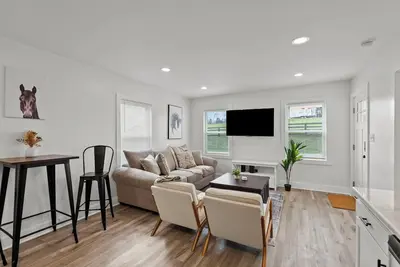 Elkhorn Cottage - Peaceful Creekside Stay