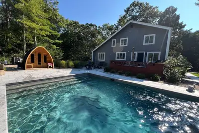 Image de Charming 4-bedroom House with Seasonal Outdoor Pool, Patio and Wood-Fired Sauna