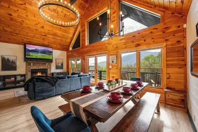 Image de Cozy 4-bedroom Cabin with Hot Tub, Game Garage, Ps5, Fire Pit in Wears Valley
