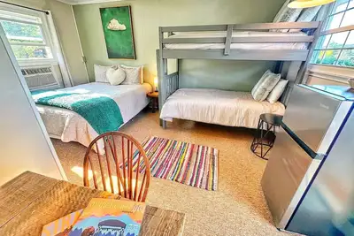 Image de Room 7 - family room sleeps 4
