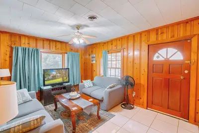 Image de 3-bedroom house in awesome Chickasaw with WiFi, Ac