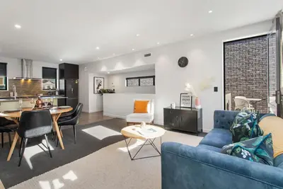 Image de Simply The Best Cbd 3 Mins Plus Garage