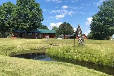 Image de Charming 2-bedroom cabin with WiFi and Ac in Gladstone