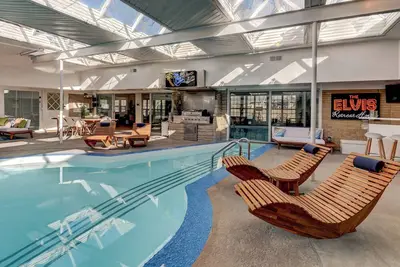 Image de Elvis Retreat_Heated Pool_Mins from Arrowhead