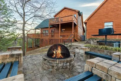 Image de Smoky Overlook: All Reasonable Offers Considered