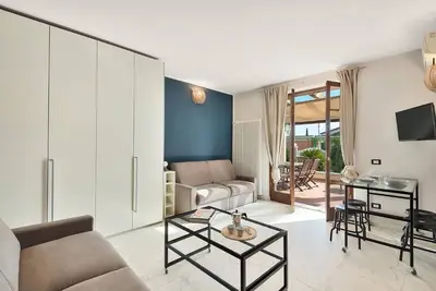 Image de Wonderful studio apartment with spacious garden and veranda 500 mt from the sea