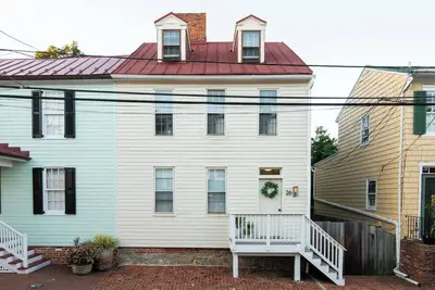 Image de Beautiful Historic Flat next to City Dock + Usna