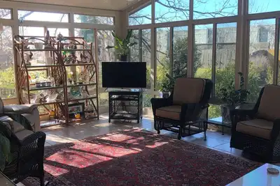 Image de Charming 3-bedroom house with large sunroom 3 miles from the Augusta National