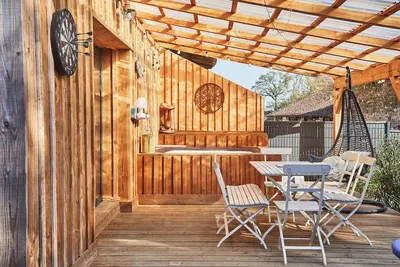 Image de Gîte complet pour 11 personnes avec jacuzzi, jardin clôturé et animaux acceptés.