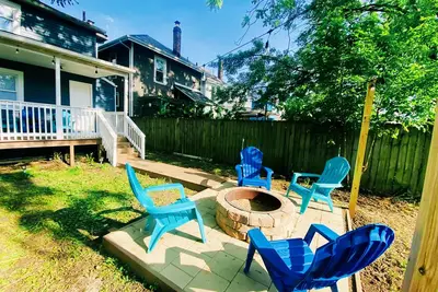 Image de Newly Renovated Single Family House in Old Oaks Neighborhood with Fenced Yard.