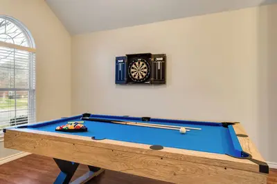 Image de Relaxing Burleson Retreat · Pool Table & Space&5tv/3ba