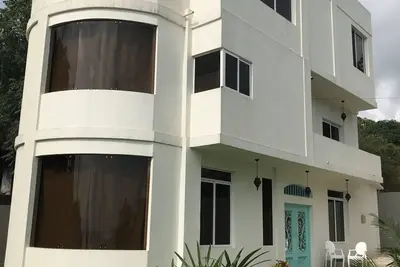 Image de Maison moderne face à l'Océan à Montañita Estate, 5 minutes de la plage!