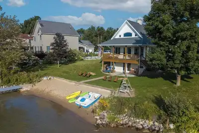 Image de Lakefront | 2 Saunas, Firepit, Kayaks, Dock & Boat