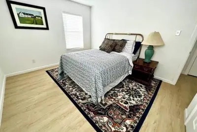 Image de Spacious, Clean, Fresh 4br/3ba  Unit A - 6 beds