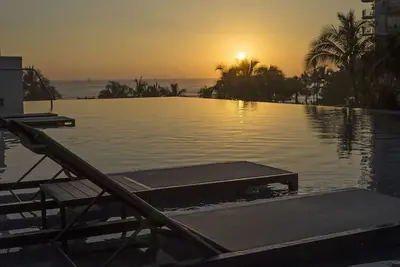 Image de Soothing Seafront Stay Perfect for Serene Sunsets