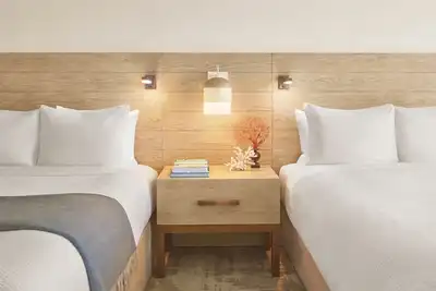 Image de Classic Queens Comfort Suite, Alohilani Resort, 2 Family Rooms, Central Waikiki