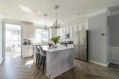 Image de Charming 4-Story Townhome with Hot Tub