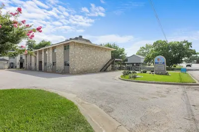 Image de Lakefront Escape Updated 2br Condo w\/ Dock & Stunning Lake Views