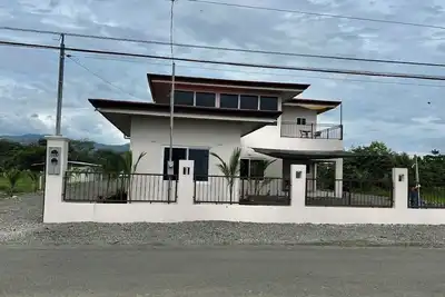 Image de Spacious 4 bedroom Beach house with WiFi, Ac in beautiful Jaco Playa Hermosa