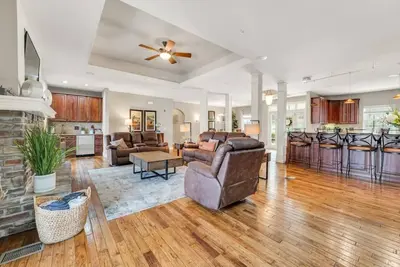 Image de Sun, Fun, and Bathrooms for Everyone! 4bd Suites – One-Level – Great Location!