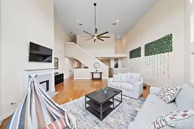 Image de Perennial Chic Home-King Bed-Pet Friendly! -Rodeo