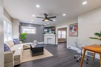 Image de Unique Edgewater Park apt