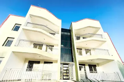 Image de 5 Bedroom 5 Bathroom Apartment Entebbe with Palm View Balcony