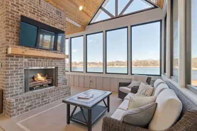 Image de Barefoot Bliss w/Stunning Waterfront Lot & Pool