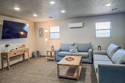 Image de Terra Starr Hideaway | Overlooks Fishing Pond
