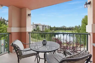 Image de Classic Studio: Full Kitchen With Wraparound Deck - 212a