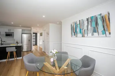 Image de Coast Luxury Modern Retreat (3bdr - 3 bath)