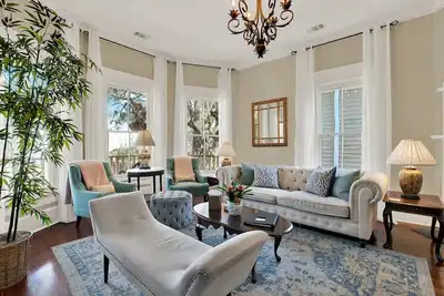 Image de A Memorable Savannah Escape in Thomas Square District