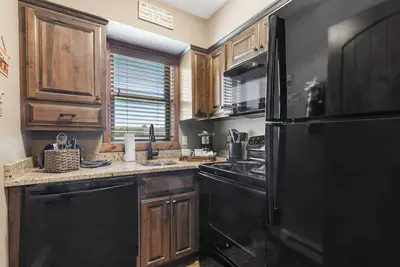 Image de Cozy Studio Retreat • Fireplace, Patio • Pools & Near Silver Dollar City