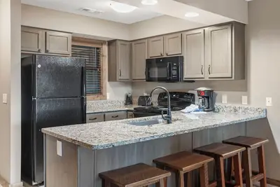 Image de 2bd Lake Condo Sleeps 10. Resort Perks, Golf and Ticket Discounts