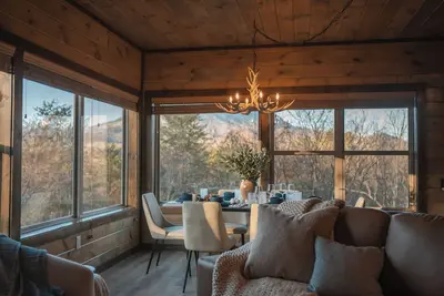 Image de Brand New - Awesome Mtn Views - Prime Location