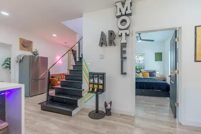 Image de Neon Art Motel ; Funky 3br Retreat in Heart of Cooper Young Memphis