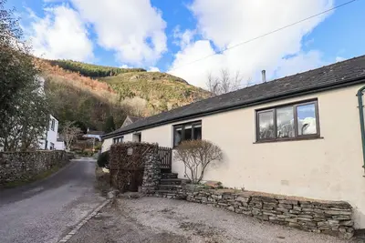 Jasmine Cottage, pet friendly, with a garden in Thornthwaite