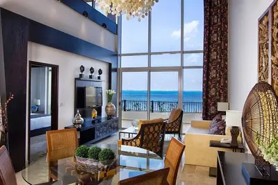 Tropical Elegance – 3br Loft with Private Balcony & Ocean Views!