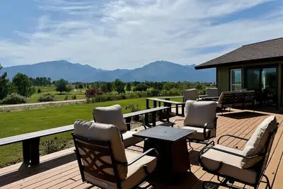 Image de Elevated Elegance with Golf Course Access & Panoramic Valley Views