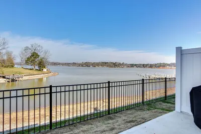 Image de Lake Greenwood Getaway w/ Docks & Waterfront Views
